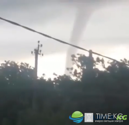 В Таганроге сняли на видео огромный смерч&#8205;