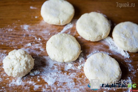 Вкусные сырники из творога, рецепт с фото, пошагово: Нежные пышные сырники, которые будут сметены со стола за секунду