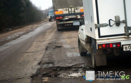 Во Владимире под асфальт провалился большегруз