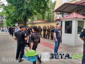 Украинские неонацисты провели акцию перед российским консульством в Харькове ФОТО, Украинские неонацисты провели акцию перед российским консульством в Харькове ФОТО,