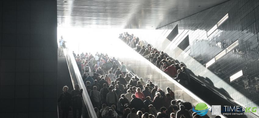 В московском метро китайские туристы упали с эскалатора