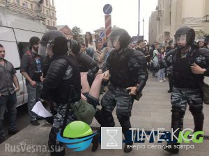 В Москве и Петербурге на митингах оппозиции задержали более 650 человек ФОТО,