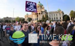 В Сербии на фоне протестов принял присягу новый президент Вучич