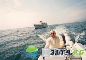Юэн Макгрегор встречает лето жизнерадостной "морской" фотосессией Юэн Макгрегор встречает лето жизнерадостной "морской" фотосессией
