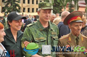 Захарченко наградил Юлию Чичерину Захарченко наградил Юлию Чичерину