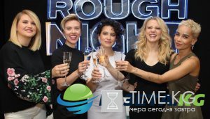 Звезды на фотоколле фильма "Развлечения взрослых девушек" Звезды на фотоколле фильма "Развлечения взрослых девушек"
