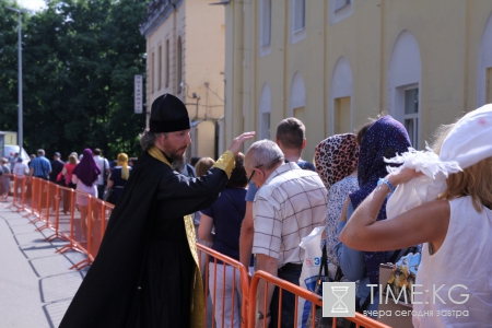 К мощам Николая Чудотворца в Петербурге начали пускать паломников