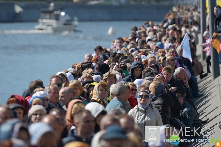 Какая очередь у мощам Николая Чудотворца в Москве онлайн сегодня 10 июля 2017: где занимать очередь, длина, сколько стоять, рекомендации для верующих