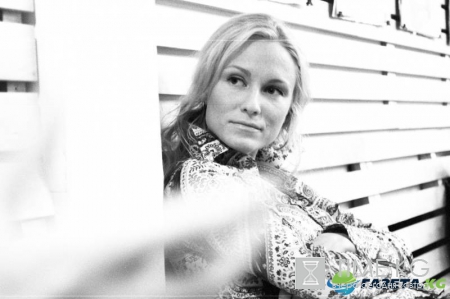 Катя Гордон в стихотворной форме высмеяла наряды Ольги Бузовой