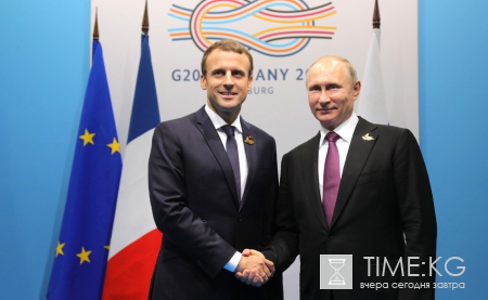 Макрон объяснил, почему не спешил на встречу с Путиным