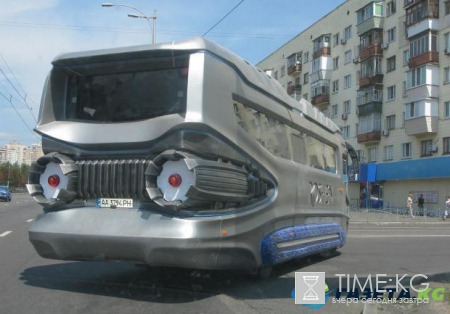 На дорогах Киева замечен "космический" автобус отечественного производства