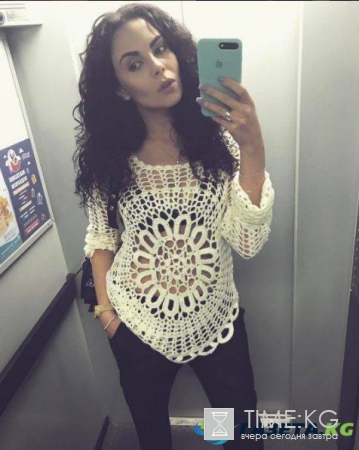 Настя Каменских сразила красотой в модном кружевном топе