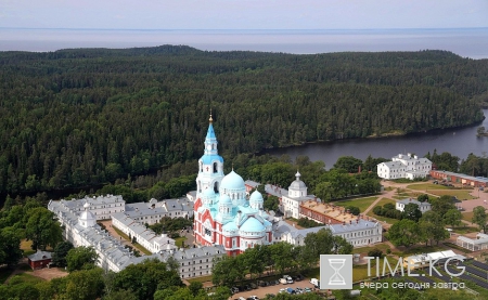 Путин поклонился мощам преподобных Сергия и Германа