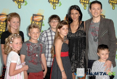 Солист Линкин Парк Честер Беннингтон совершил самоубийство, причины смерти: в Сети появился мемориал, посвященный музыканту