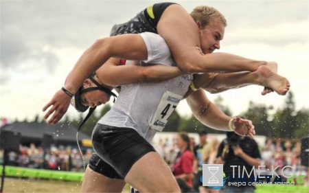 Своя ноша не тянет: финская пара победила в Чемпионате мира по переноске жен