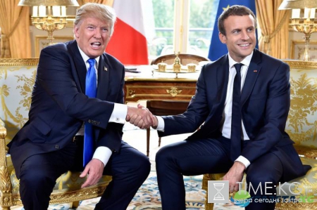 Трамп заявил, что Макрону нравится держать его за руку&#8205;