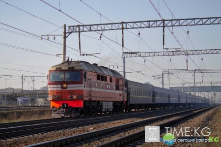 В Междуреченске попала на видео велосипедистка, едва не ставшая жертвой грузового поезда