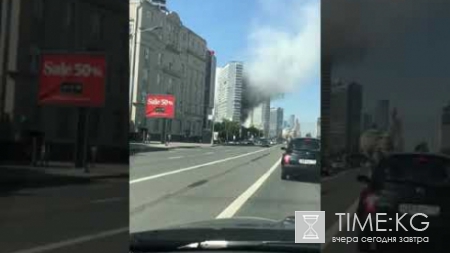 В Москве горит жилой «дом-книжка» на Новом Арбате