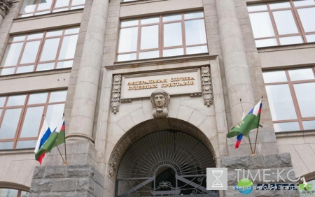В Новосибирске должник пытался сбежать от «агентов Госдепа» через окно