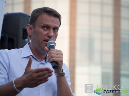 В Новосибирске полицейские заблокировали предвыборный штаб Навального