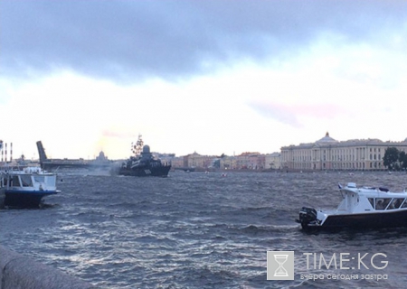 В Петербурге прошла ночная репетиция парада кораблей ко Дню ВМФ