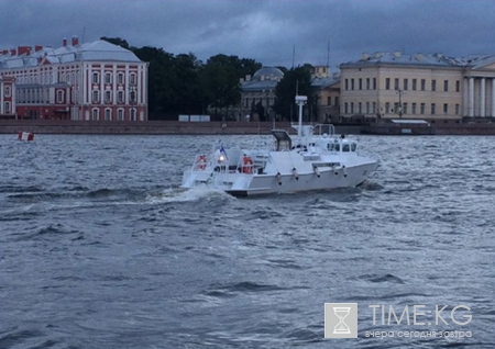 В Петербурге прошла ночная репетиция парада кораблей ко Дню ВМФ