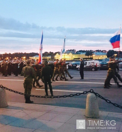 В Петербурге прошла первая ночная репетиция парада ко дню ВМФ