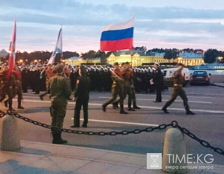 В Петербурге прошла первая ночная репетиция парада ко дню ВМФ