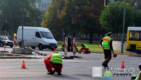 В Подольске на трассе М-2 фура сбила двух дорожных работников