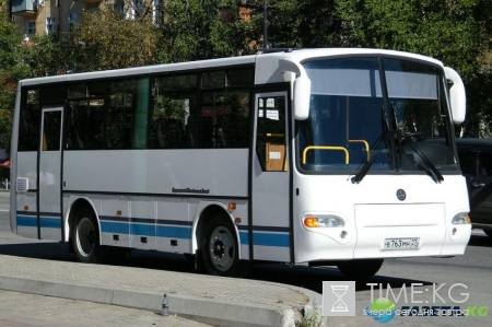 В Тюмени неадекватный мужчина напал на рейсовый автобус