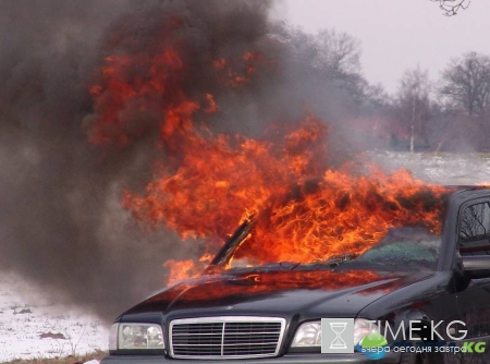 В Волгограде в гаражном боксе сгорело шесть автомобилей