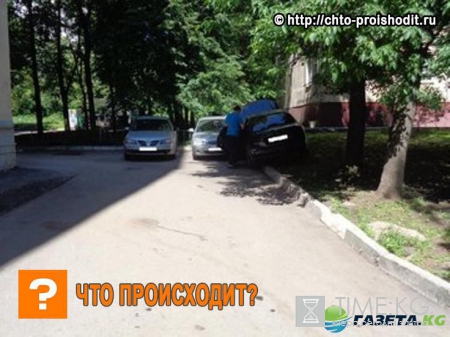 Внезапно покатившаяся иномарка протаранила две машины и сбила женщину в Уфе – водителя не было на месте