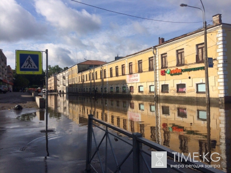 Канализация Водоканала Петербурга не справилась с сильными дождями