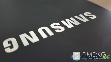 Компания Samsung презентовала смартфон-раскладушку Leader 8 с двумя экранами