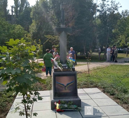 «Меч, пронзающий карту России»: в Киеве открыли памятник бойцам АТО