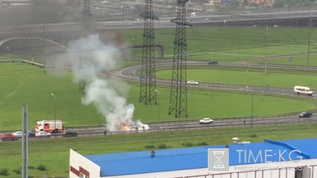 На КАД сгорел автомобиль