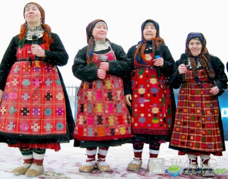 На участницу коллектива "Бурановские бабаушки" в Ижевске упала колонка