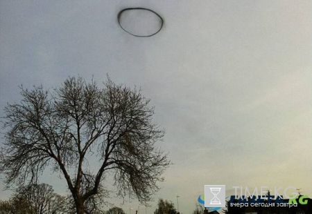 Отдыхающих на пляже в китайском Даляне&#8205; озадачило дымчатое кольцо