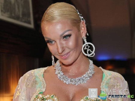 Поклонники раскритиковали Волочкову за странный подарок отцу