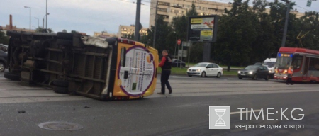 Пьяные на «Ауди» влетели в маршрутку, перевернув ее