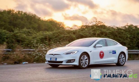 Tesla Model S установила новый рекорд: на сколько километров хватает одной зарядки