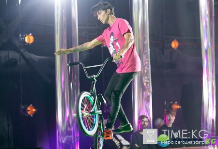 «Топ-модель по-украински» ходит по стенам и дефилирует по воздуху