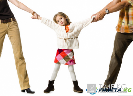 Украинские суды уравняют права родителей на ребенка при разводе