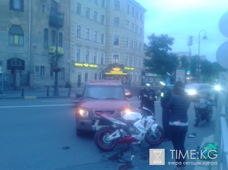 В ДТП на Каменоостровском «Хонда» сбила мотоциклиста