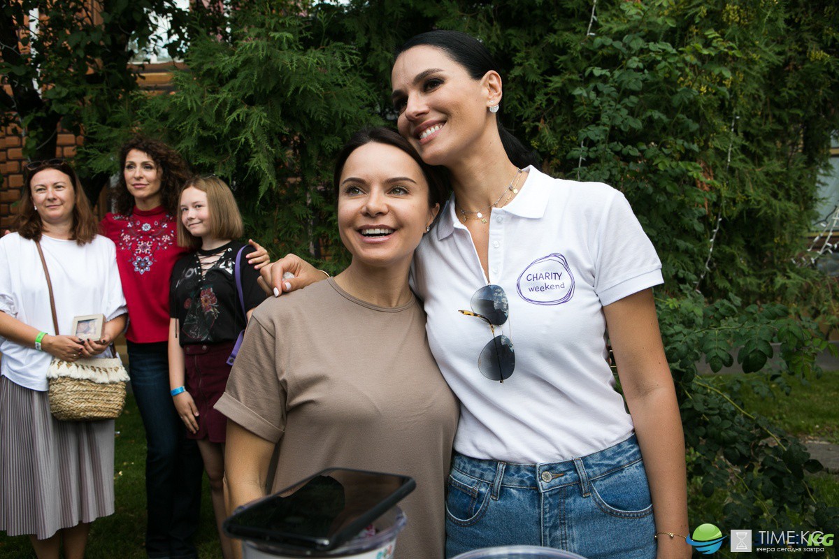 Charity Weekend. Здоровый день: йога от Астафьевой и закуски от Кравец