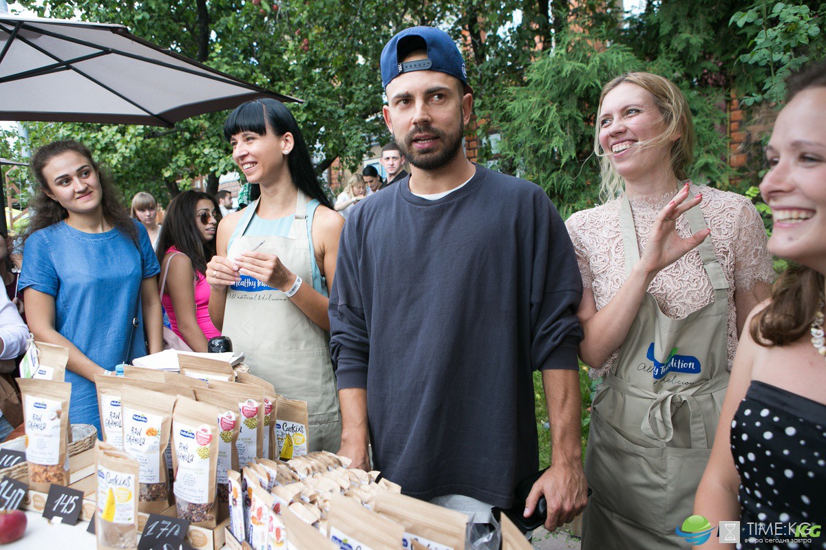 Charity Weekend. Здоровый день: йога от Астафьевой и закуски от Кравец