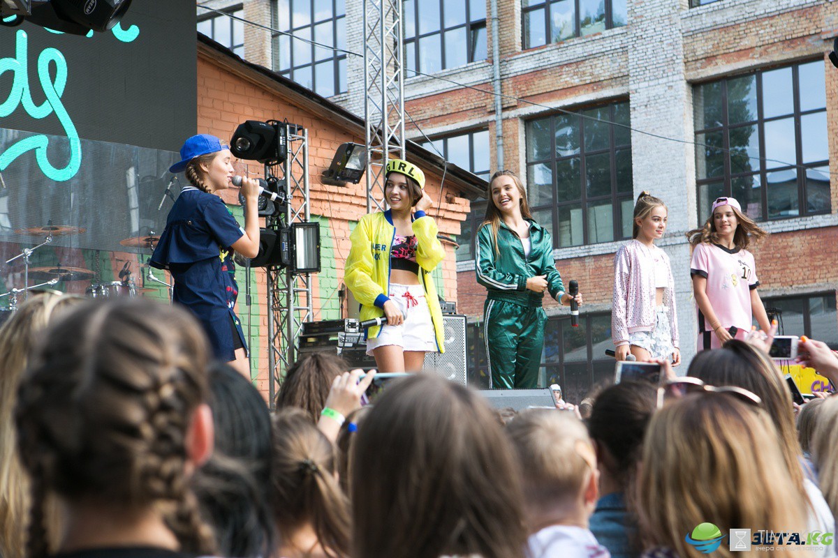 Charity Weekend. Здоровый день: йога от Астафьевой и закуски от Кравец