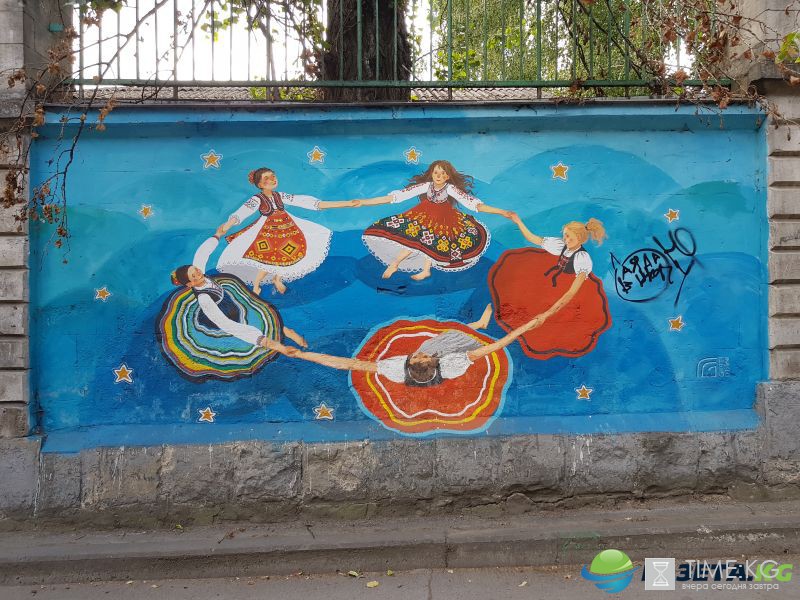 I Love Moldova. Об этом говорят граффити в Кишинёве на стенах стадиона. I Love Moldova. Об этом говорят граффити в Кишинёве на стенах стадиона.