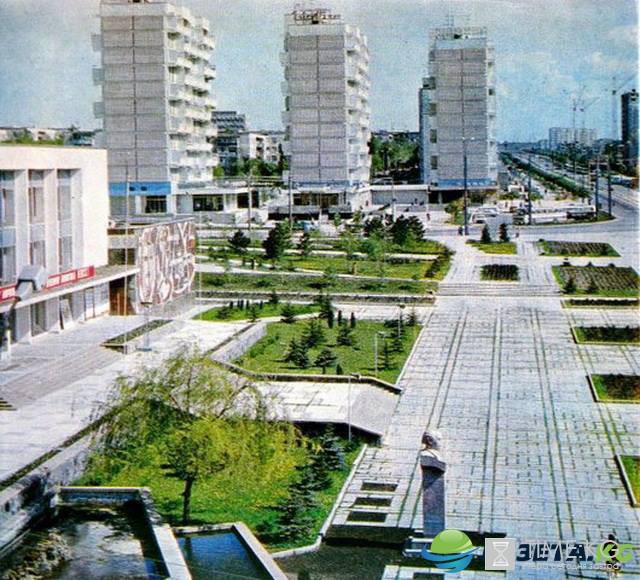 Памятник Кишиневскому миллиарду 1972-го года. Дворец Культуры профсоюзов в Кишиневе Памятник Кишиневскому миллиарду 1972-го года. Дворец Культуры профсоюзов в Кишиневе