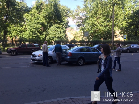 ДТП на Льва Толстого заблокировало движение трамваев